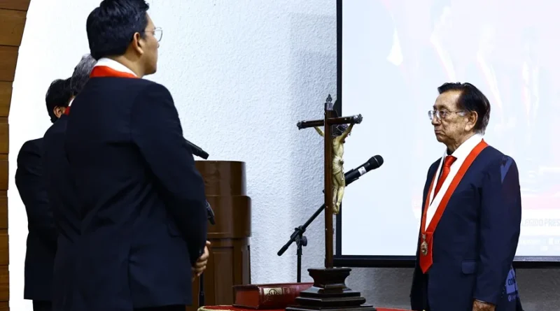 El octogenario izquierdista José María Balcázar es el nuevo presidente interino de Perú