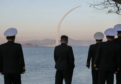 Kim supervisa nueva prueba de misiles de Corea del Norte desde un destructor ante tensiones con Corea del Sur