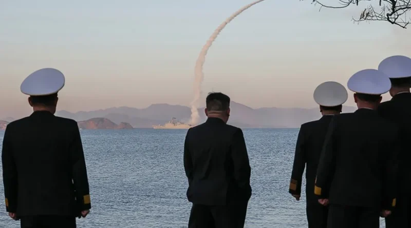 Kim supervisa nueva prueba de misiles de Corea del Norte desde un destructor ante tensiones con Corea del Sur