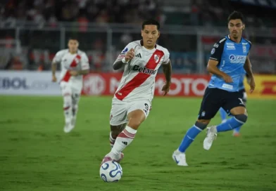 River jugó con diez hombres desde los cuatro minutos y empató 1-1 ante Blooming por la Copa Sudamericana