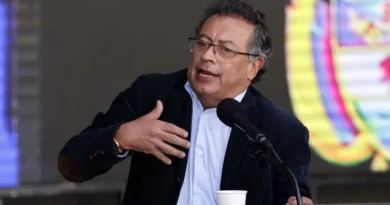Petro ordena bombardear a las disidencias de las FARC lideradas por ‘Iván Mordisco’ en Colombia