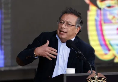 Petro ordena bombardear a las disidencias de las FARC lideradas por ‘Iván Mordisco’ en Colombia