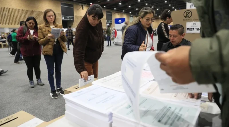 Los colombianos van a la segunda vuelta presidencial más divididos que nunca