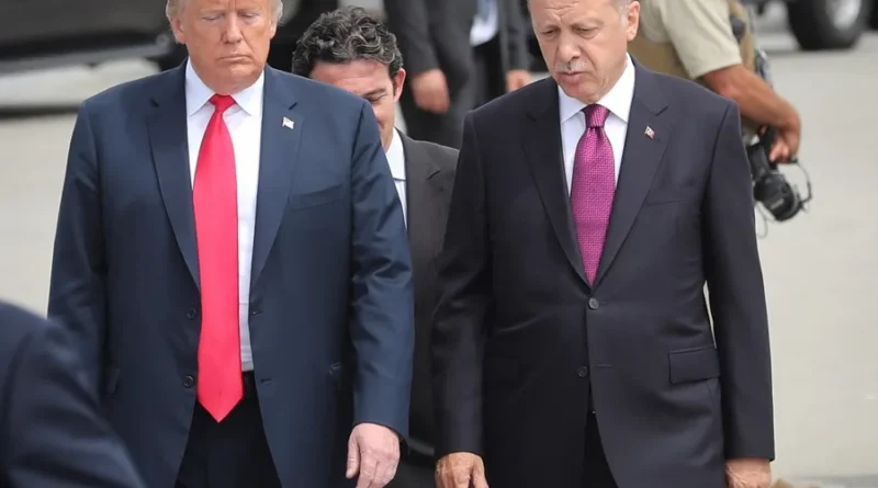 Donald Trump llega a Ankara para la cumbre de líderes de la OTAN