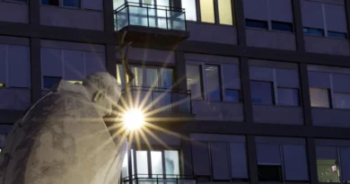 El papa pasa su primera noche tranquilo tras ser operado de un tumor en el pulmón